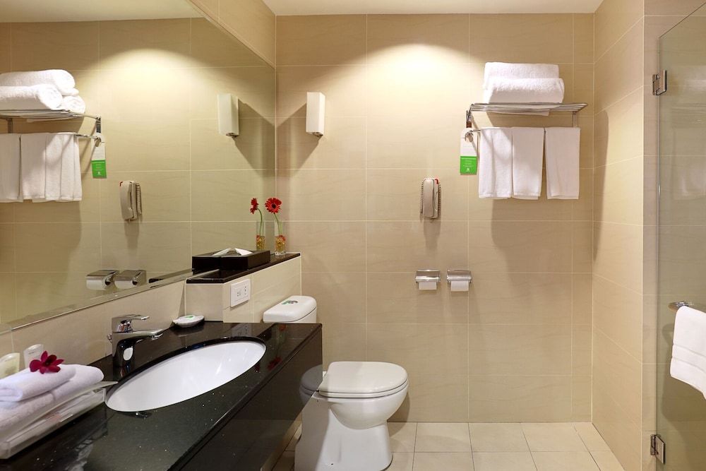 Holiday Inn Melaka by IHG Standard Room 4
