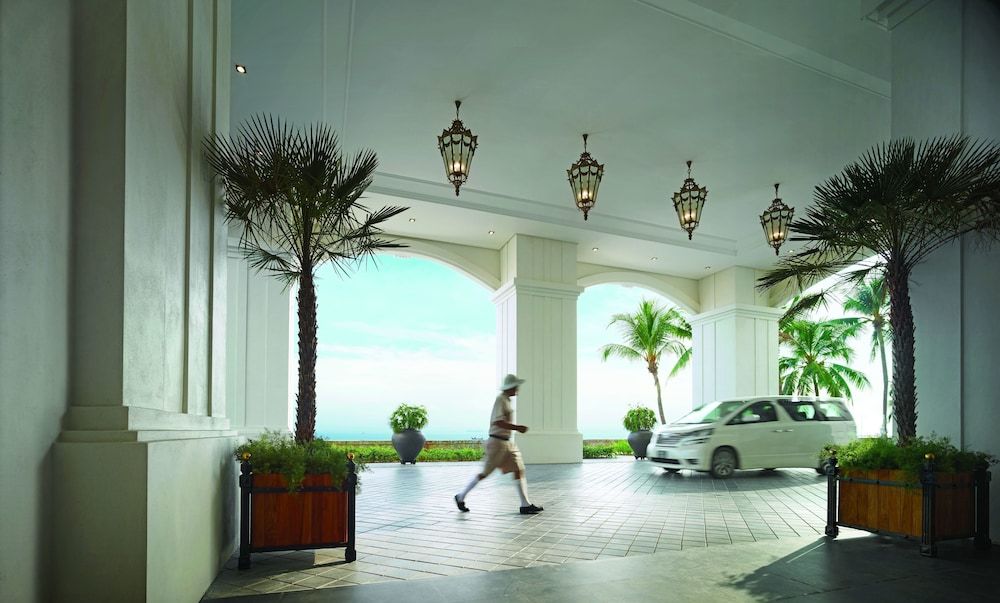 undefined Eastern And Oriental Hotel 3