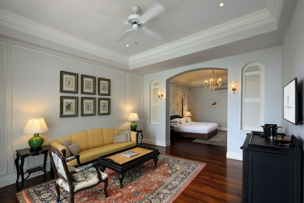 undefined Eastern And Oriental Hotel 10