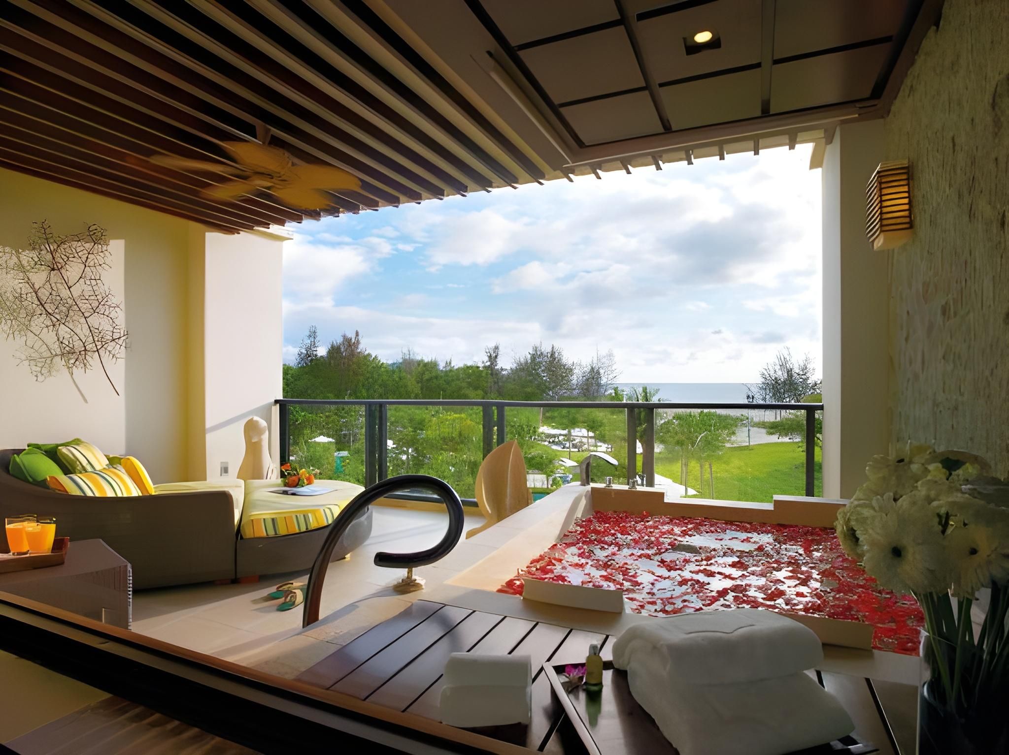 Ocean Wing Junior Suite Sea View King Room 