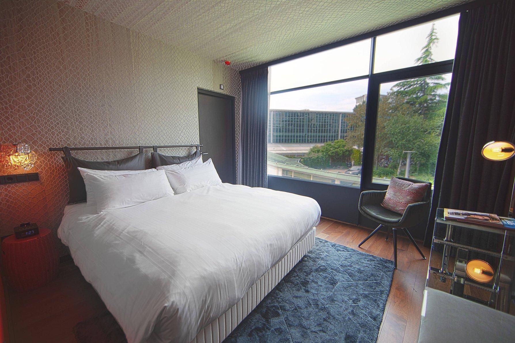 Family Room, Guest Room, Bedroom 1: 1 King, Bedroom 2: 2 Twin