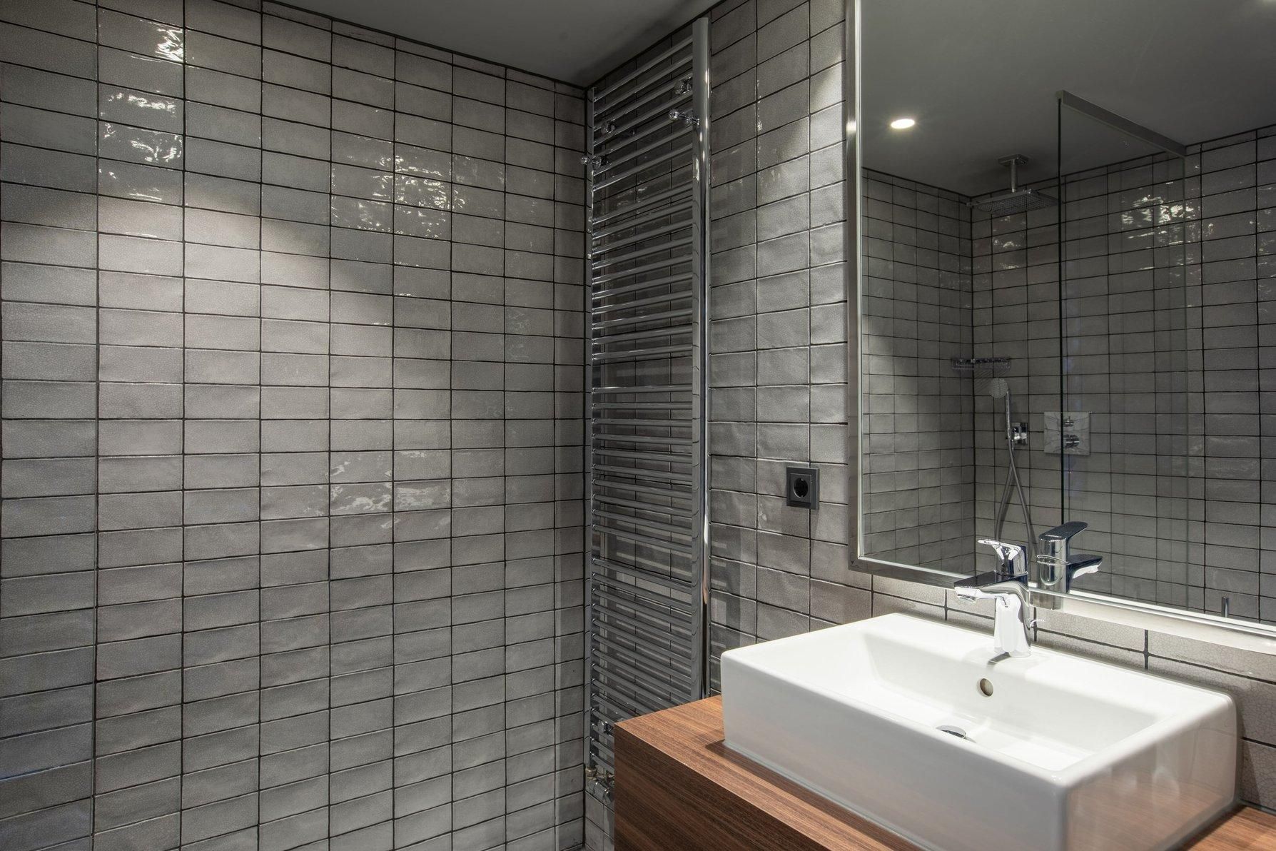 Family Room, Guest Room, Bedroom 1: 1 King, Bedroom 2: 2 Twin