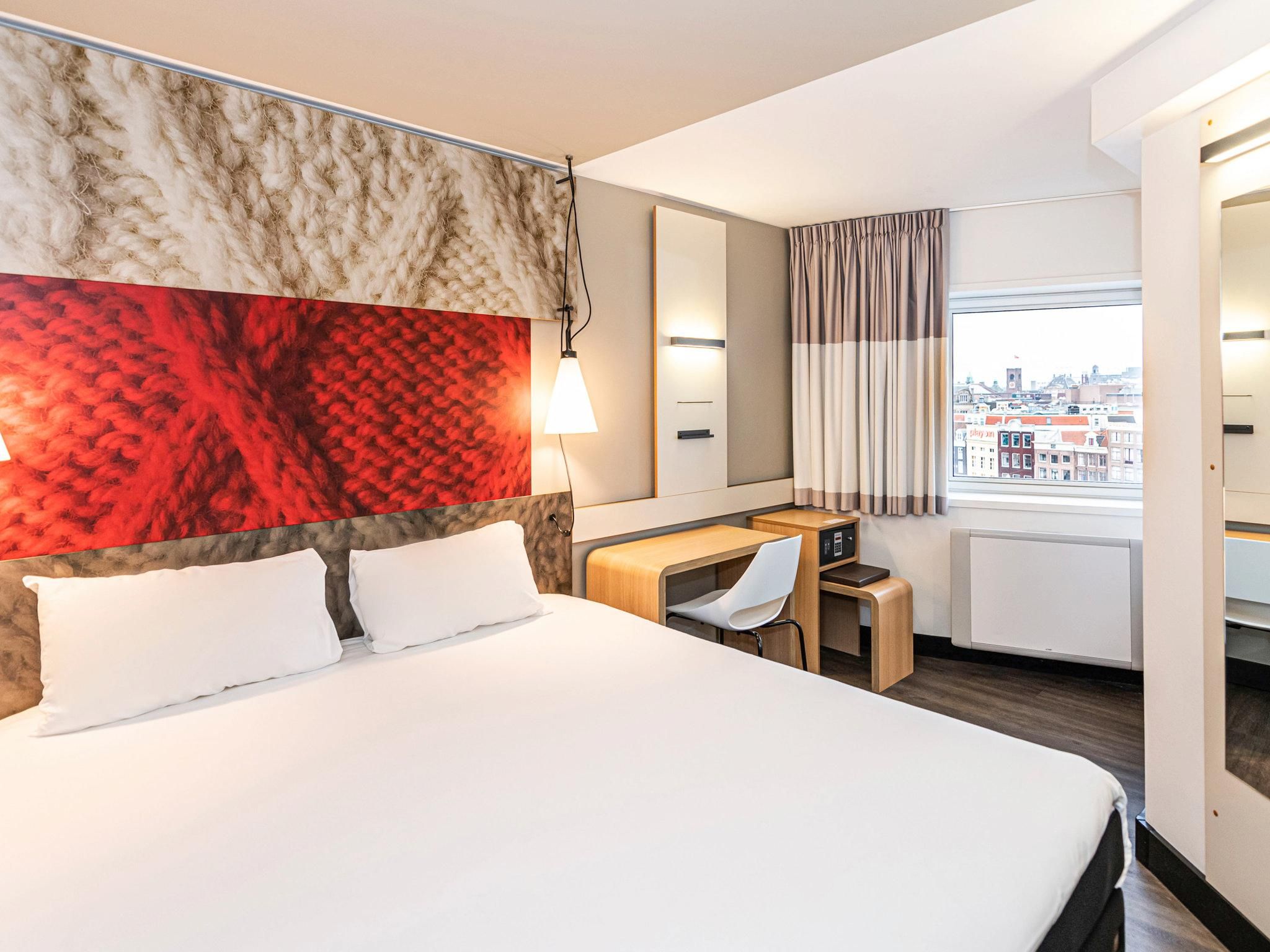 ibis Amsterdam Centre Cosy room with 1 Double Size Bed