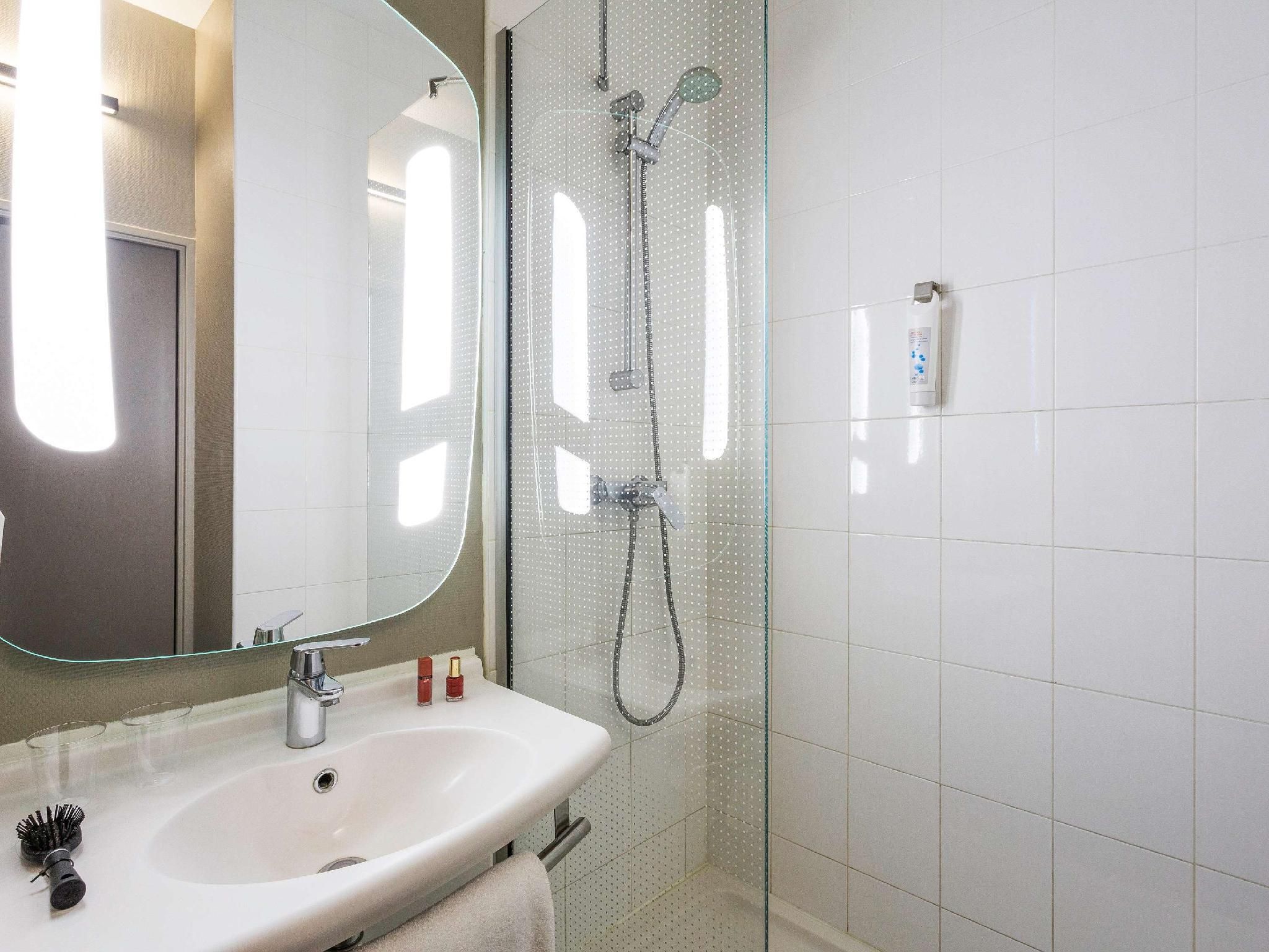 ibis Amsterdam Centre Cosy room with 1 Double Size Bed 3