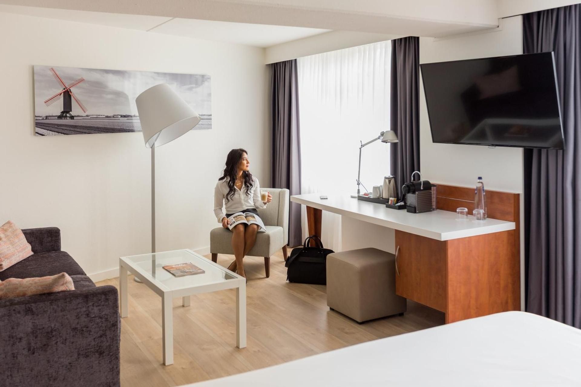 Superior Non Smoking Room with 1 kingsize bed and sofa