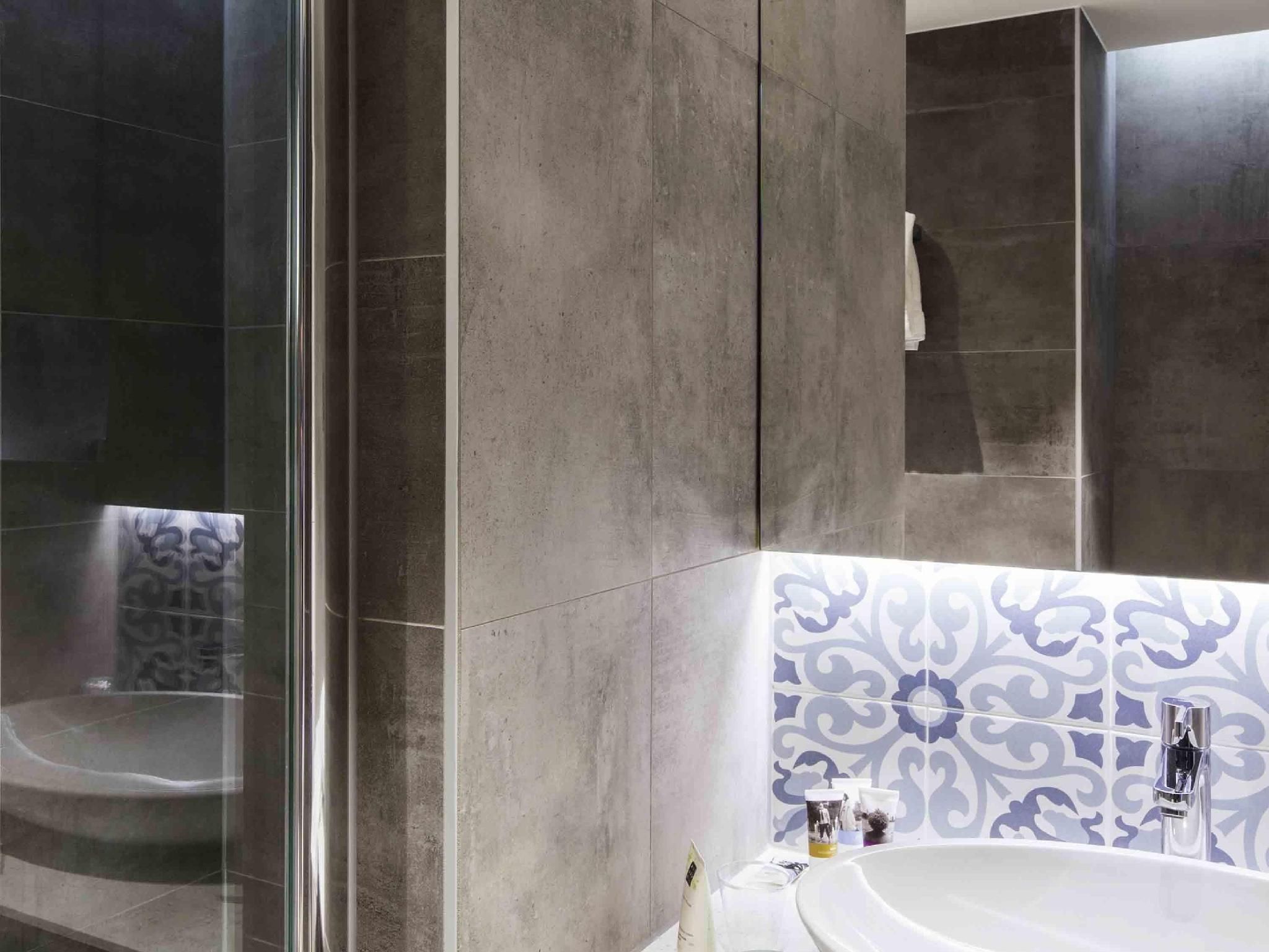 Twin Privilege with Single Sofabed