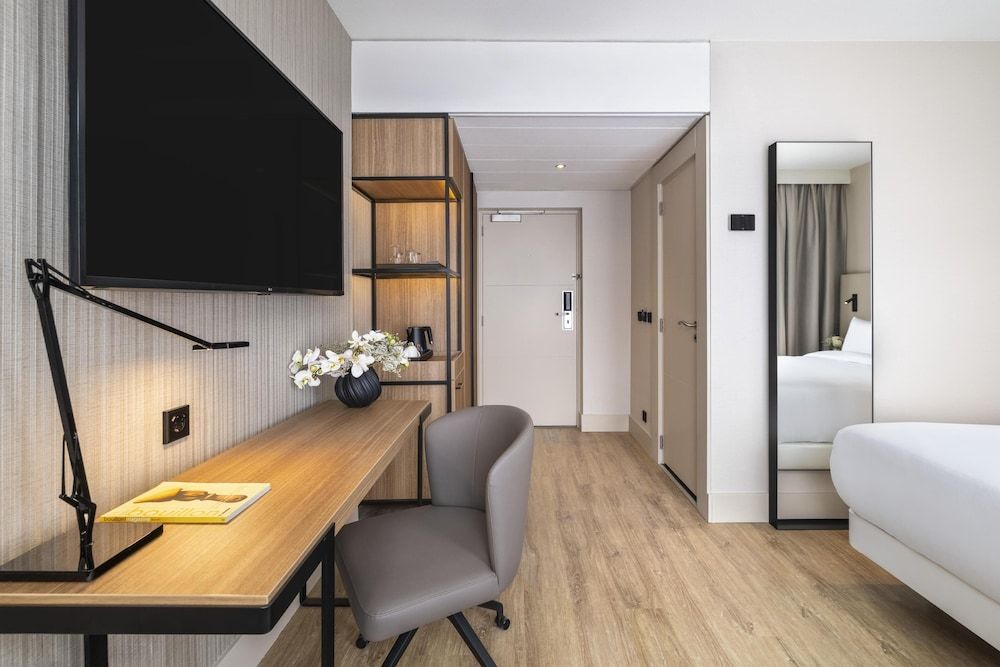 NH Amsterdam Leidseplein Standard Room 7