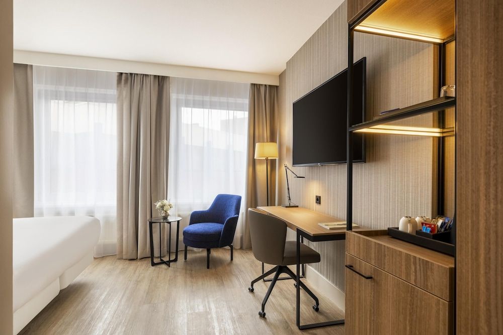NH Amsterdam Leidseplein Standard Room 8