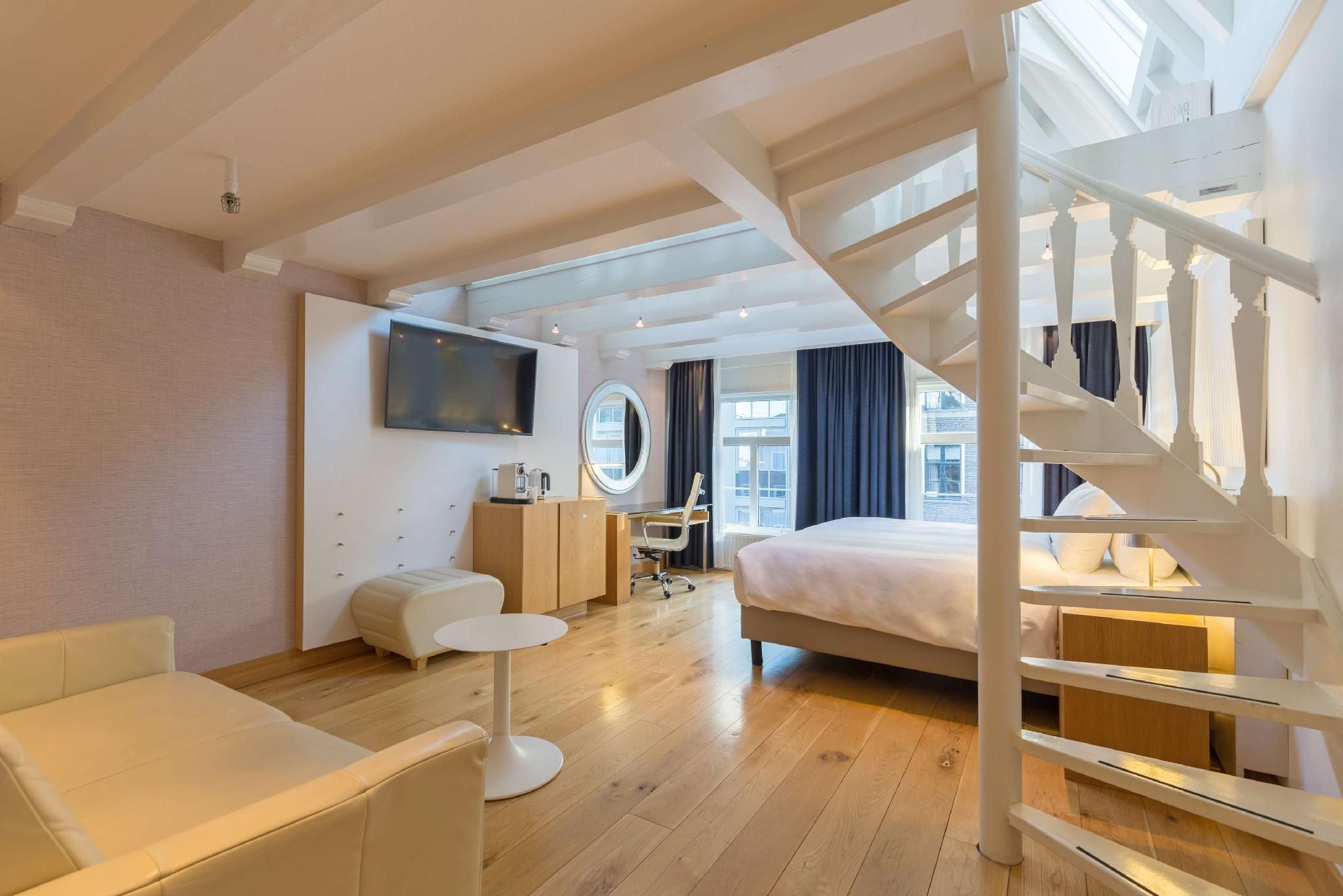 Mezzanine Suite Terrace