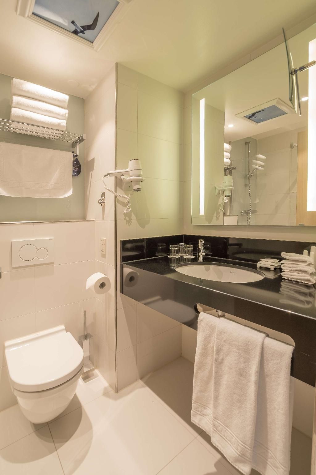 Friends & Family Stay: Multiple Rooms