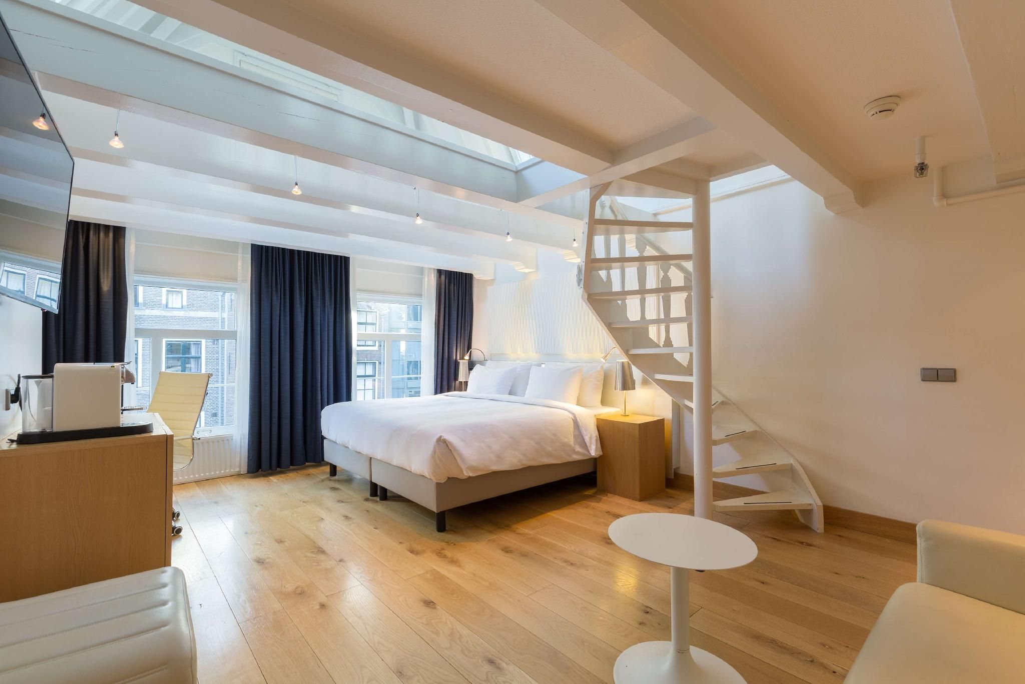 Mezzanine Suite Terrace