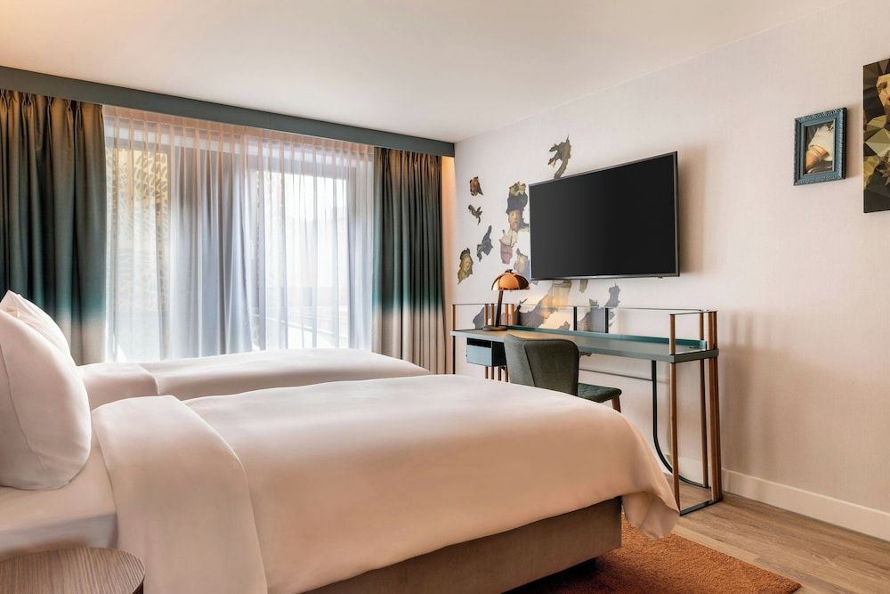 Renaissance Amsterdam Hotel Standard Room, 2 Twin Beds 3