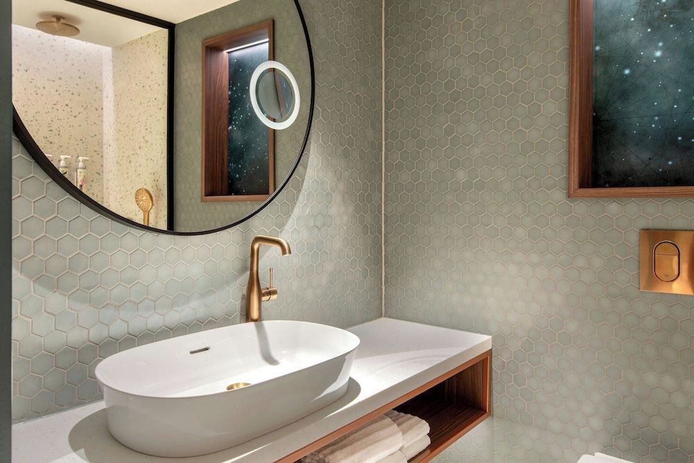 Renaissance Amsterdam Hotel Standard Room, 2 Twin Beds 9