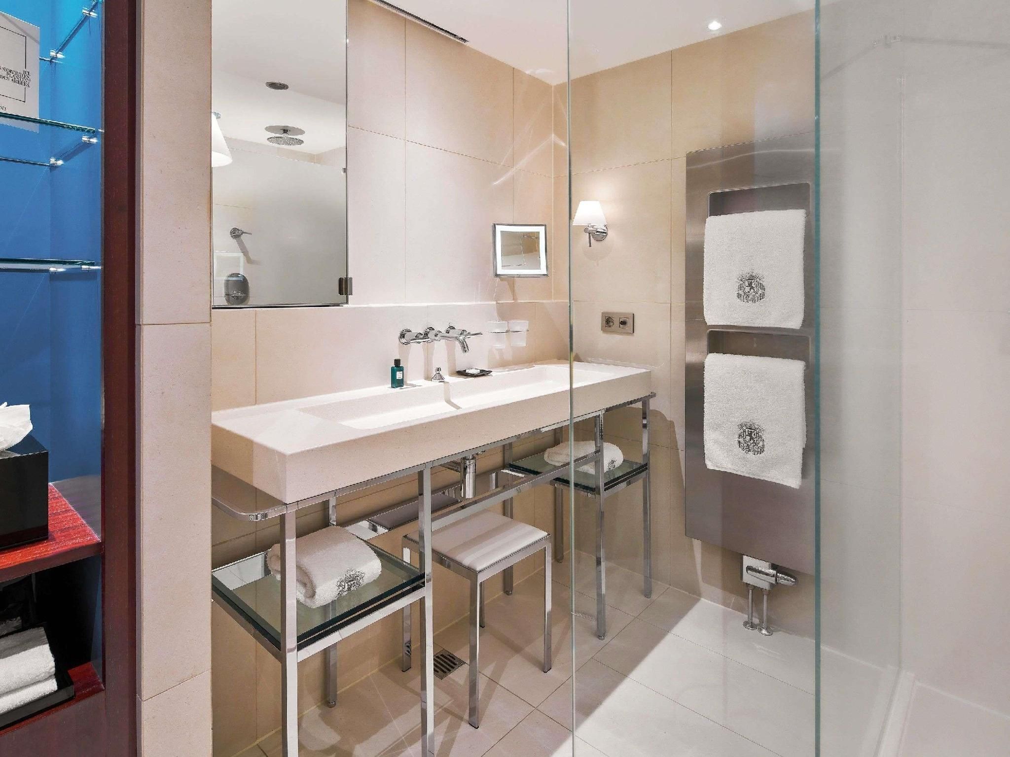 Family Rooms - Two Interconnecting Rooms