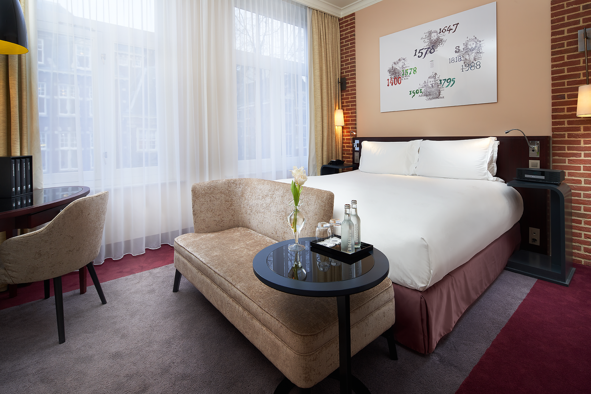 Superior Room 1 Queen Bed