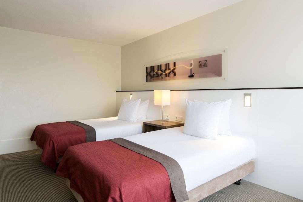 Holiday Inn Eindhoven Centre by IHG Standard Room, 2 Twin Beds 2