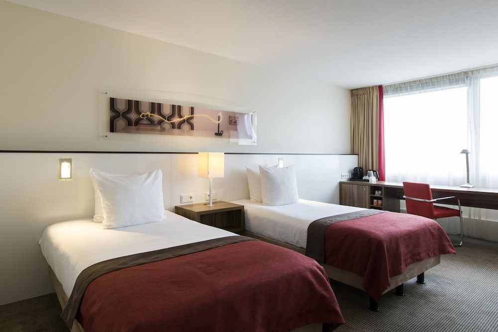 Holiday Inn Eindhoven Centre by IHG Standard Room, 2 Twin Beds 4