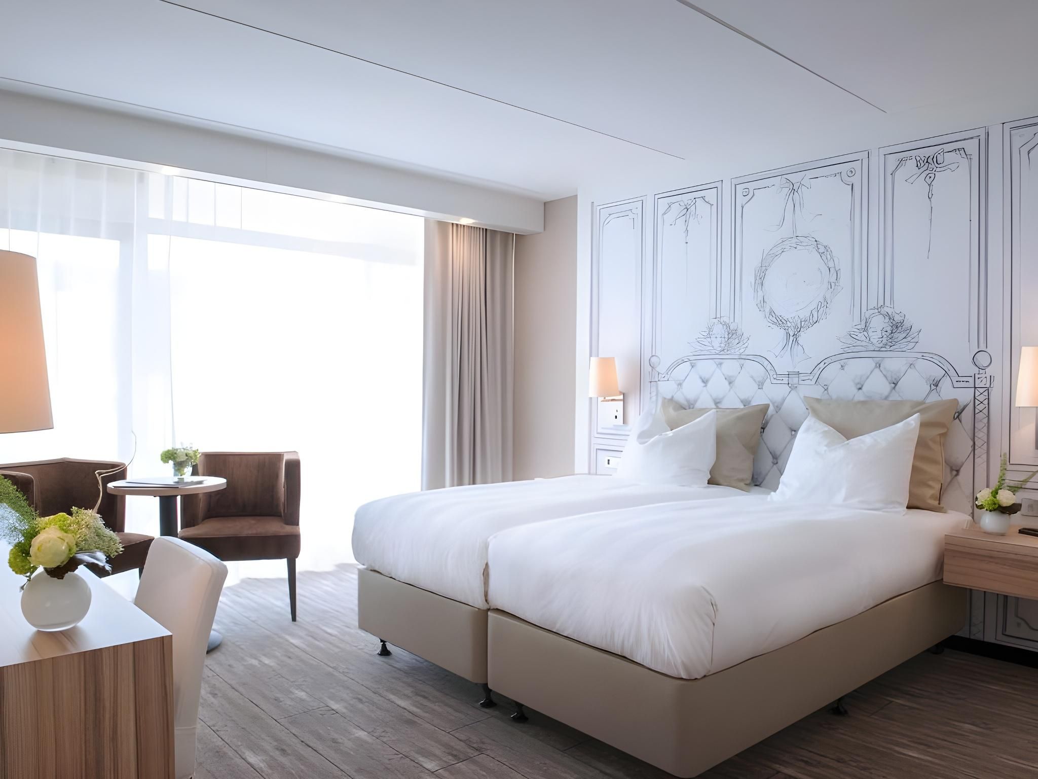 Van der Valk Hotel Schiphol Deluxe Room with Bathtub 2