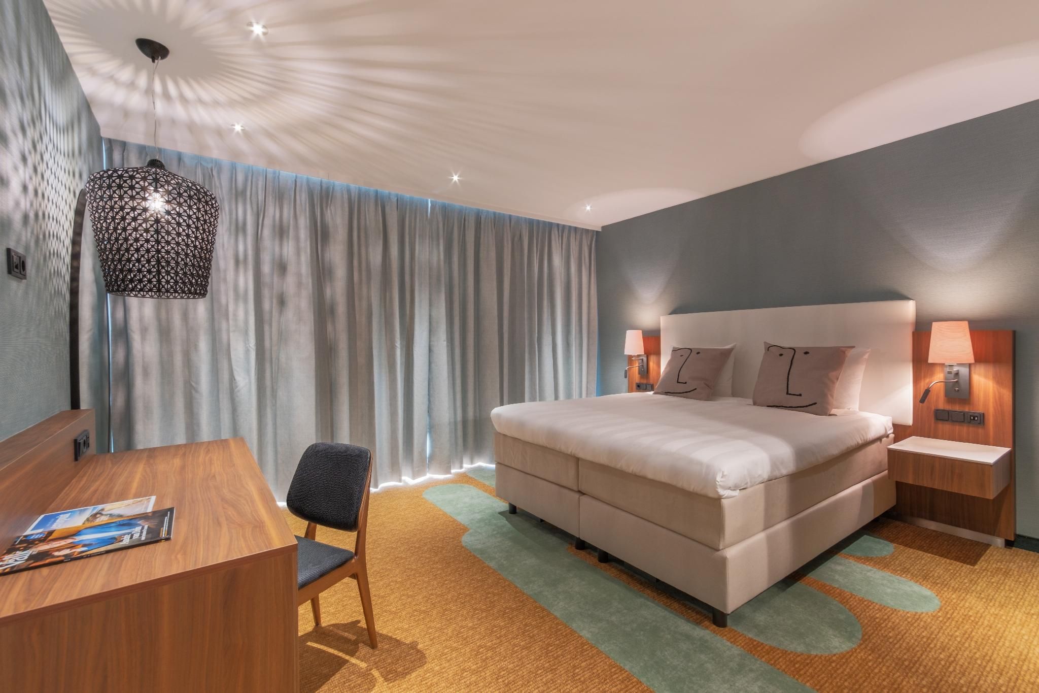 Van der Valk Hotel Schiphol Deluxe Room with Bathtub