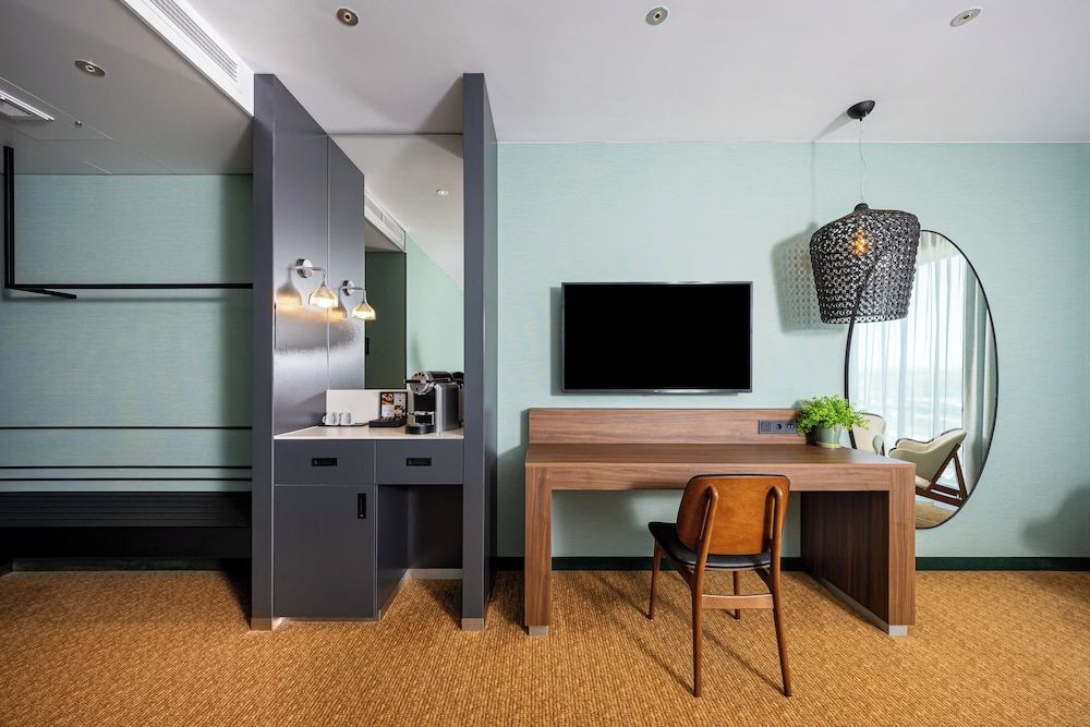 Van der Valk Hotel Schiphol Deluxe Double Room 5