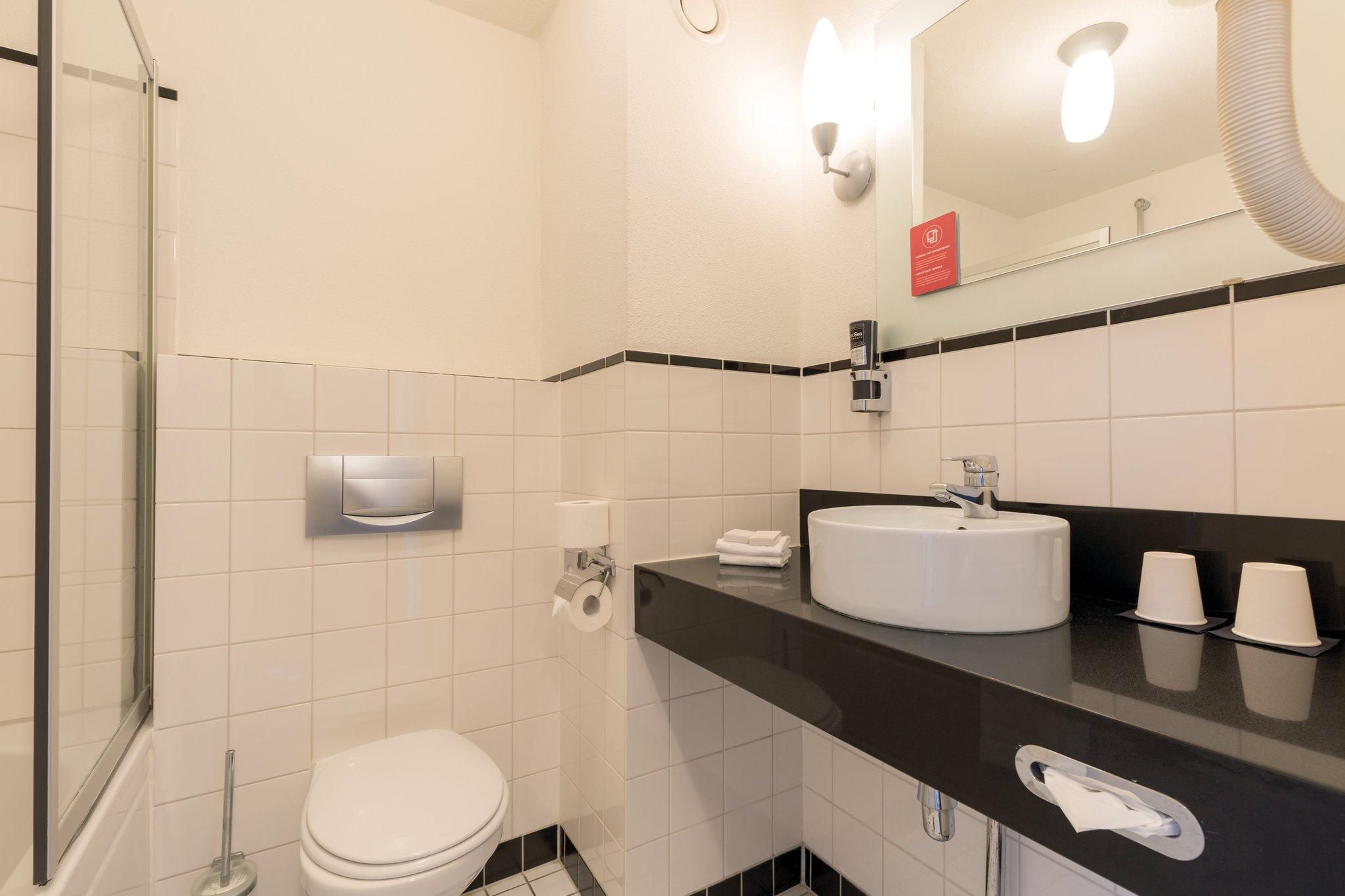 Leonardo Hotel Ijmuiden Seaport Beach Twin Room 3