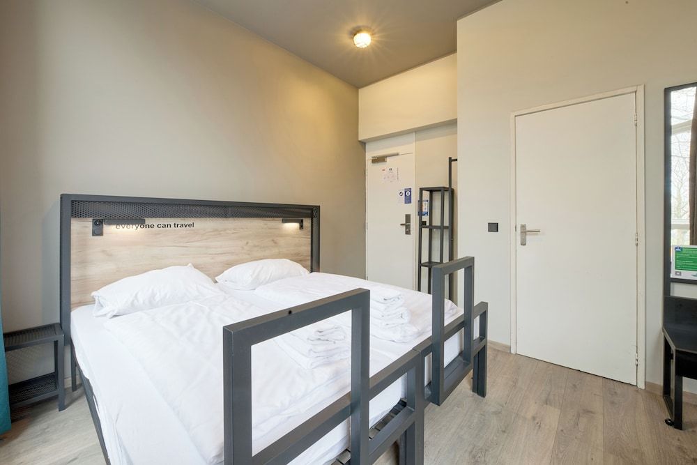 a&o Rotterdam City Twin Room 4