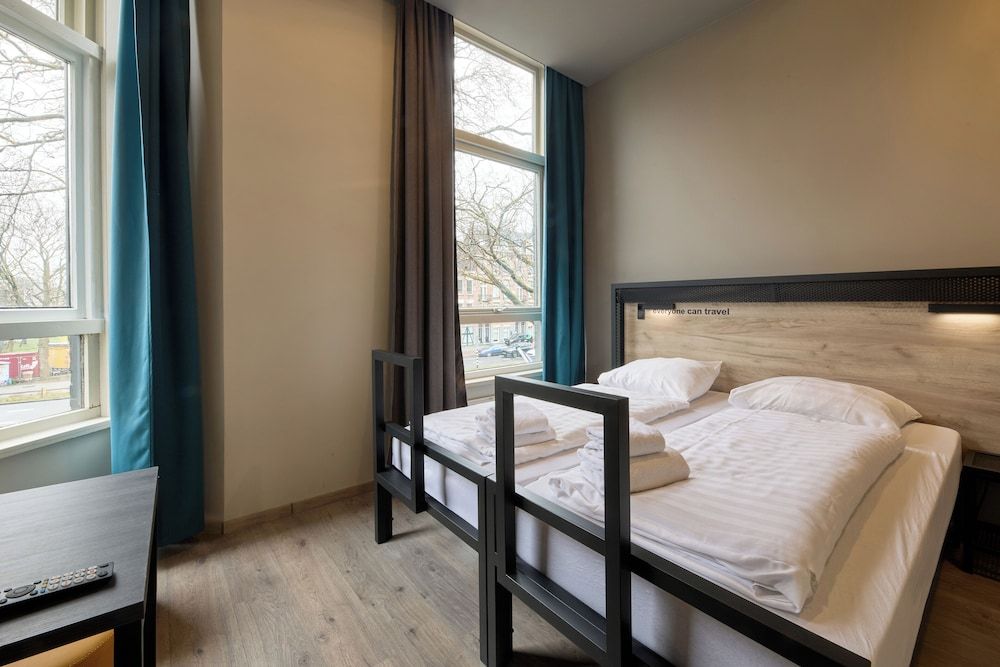 a&o Rotterdam City Twin Room 6