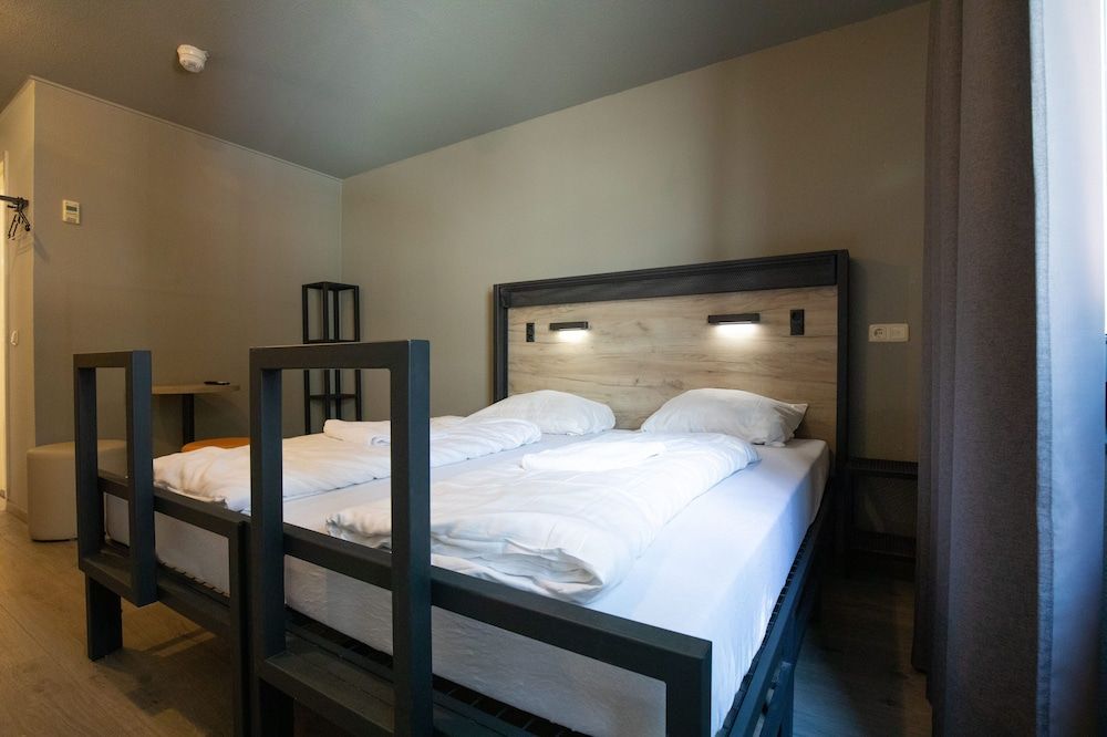 a&o Rotterdam City Twin Room 2