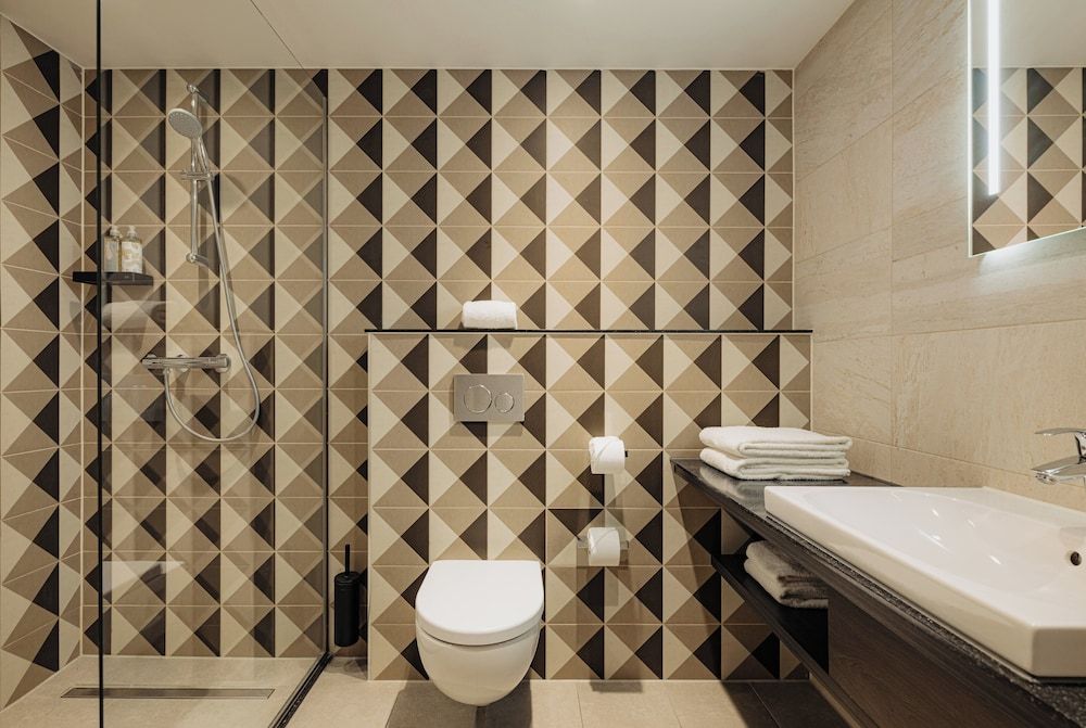 undefined Leonardo Hotel Rotterdam Savoy 9