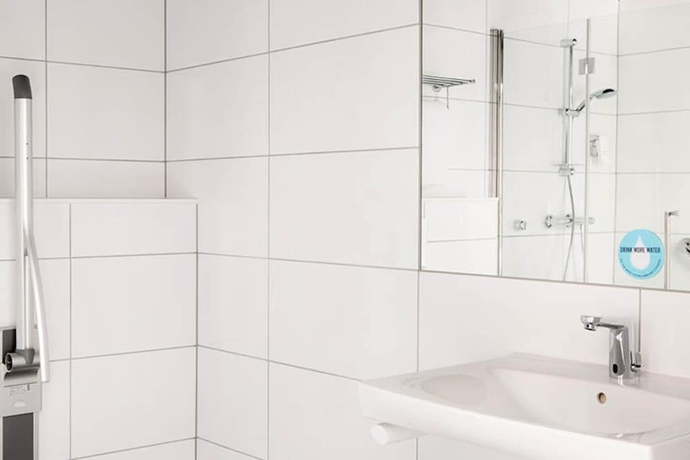 Comfort Hotel Bergen Standard Room, 2 Twin Beds, Non Smoking 9