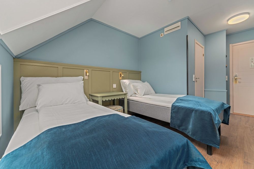 Room - 1 Twin, City View