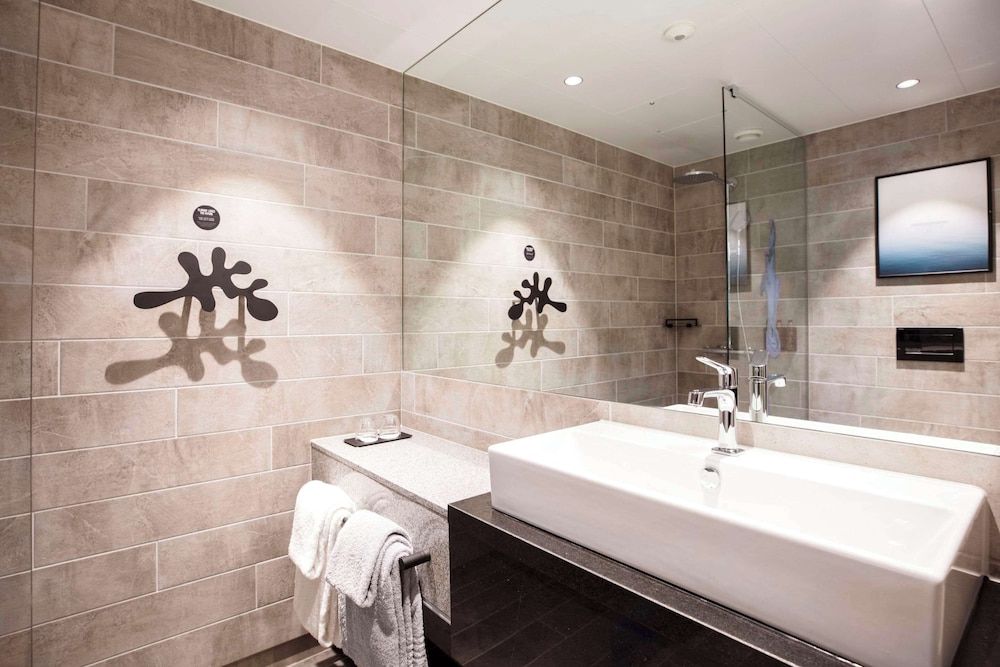 Clarion Hotel The Hub Double Room (Compact) 9