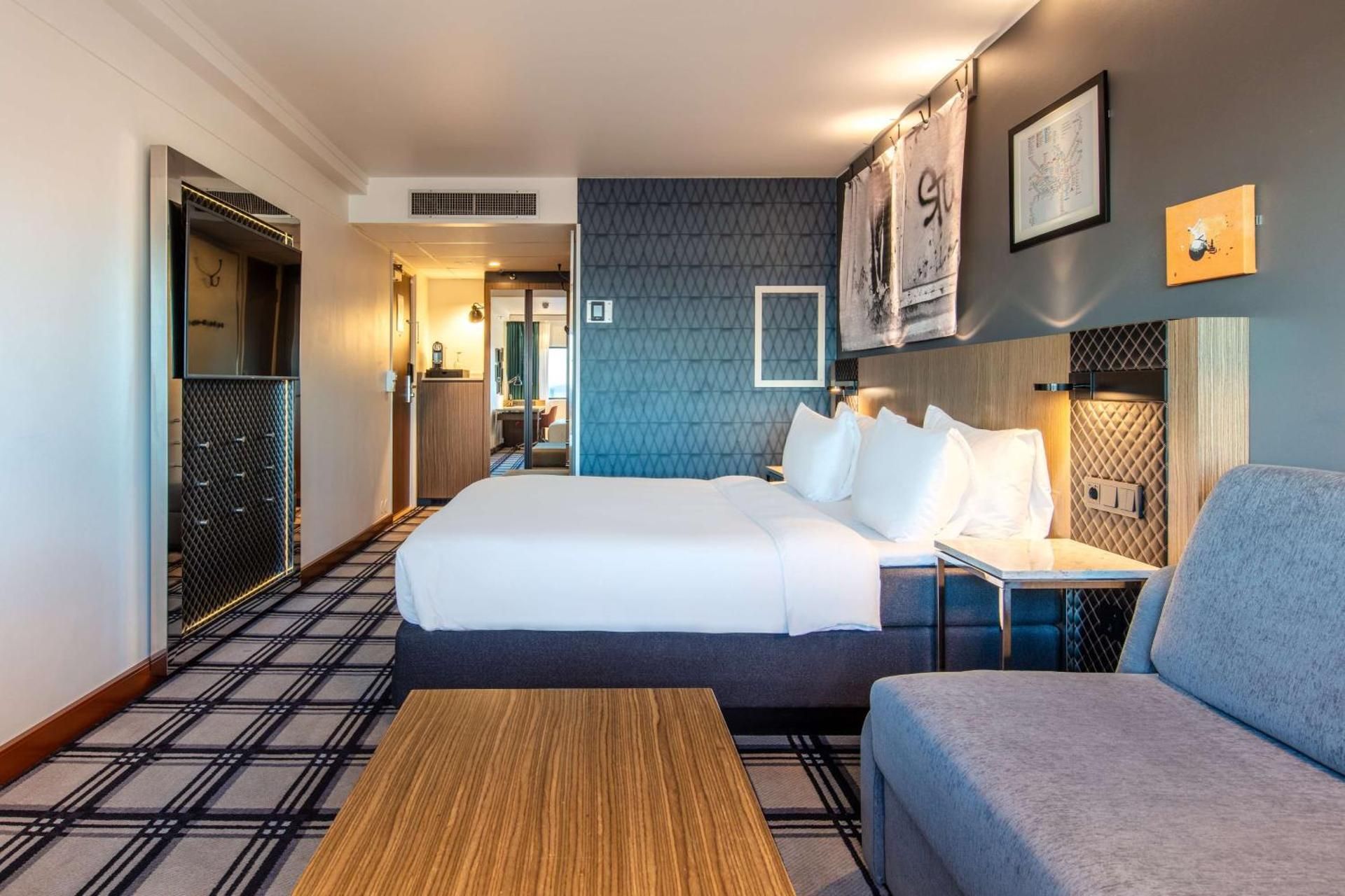 Family Room - Deluxe