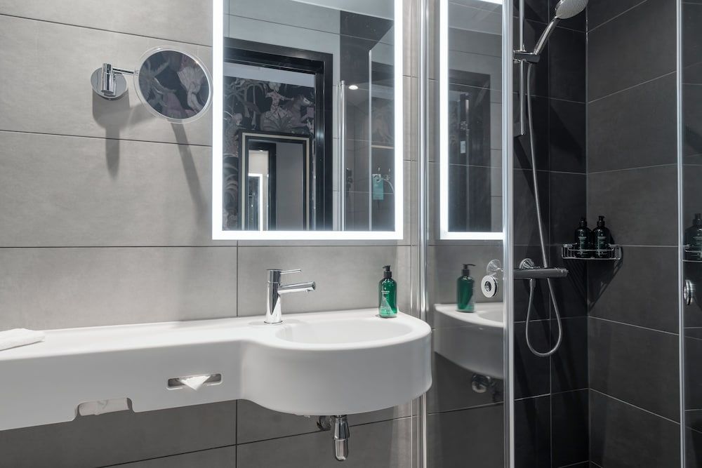 undefined Thon Hotel Opera 6