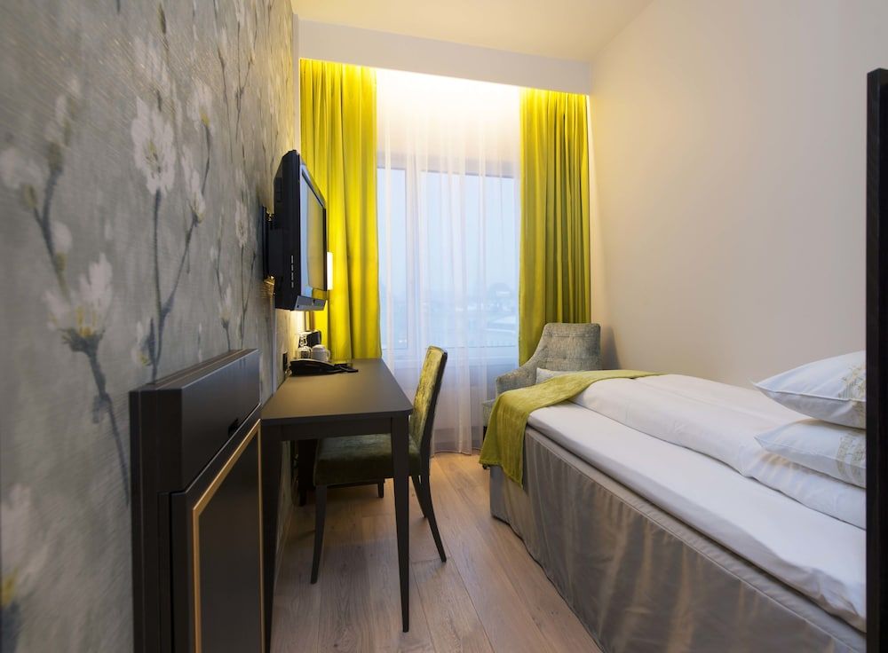 undefined Thon Hotel Opera 7