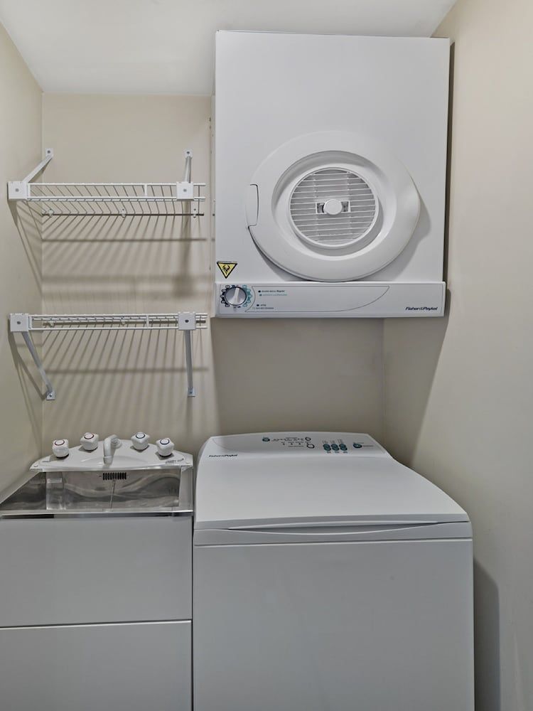 The Chancellor on Hobson Standard Apartment, 1 Bedroom, Harbor View 7