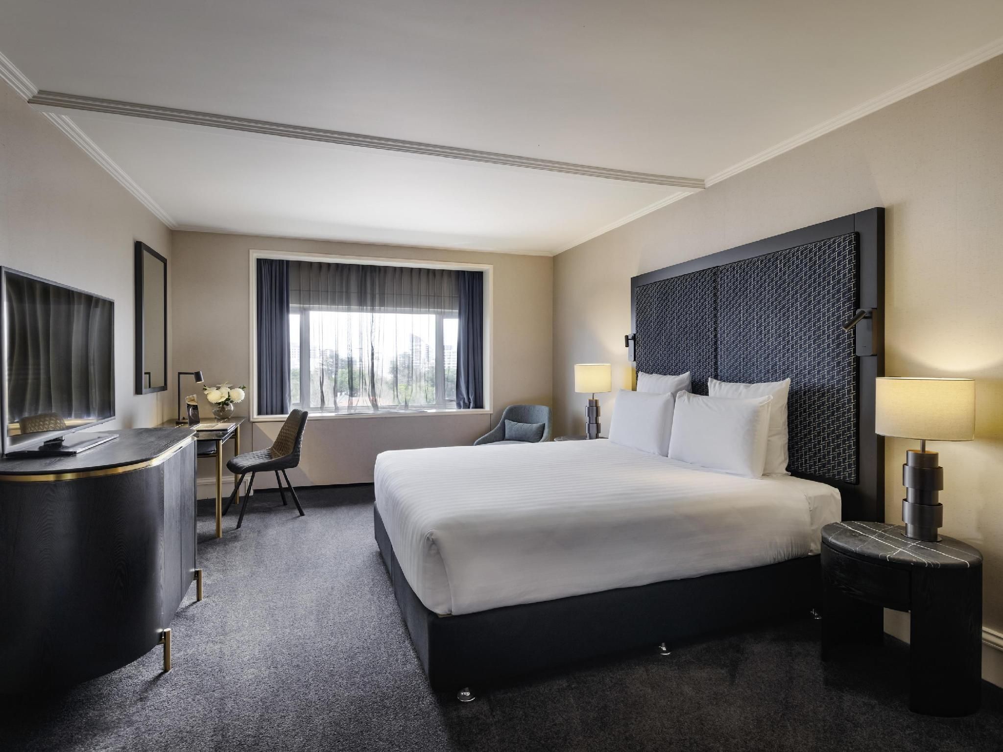 Deluxe Room 1 King Bed