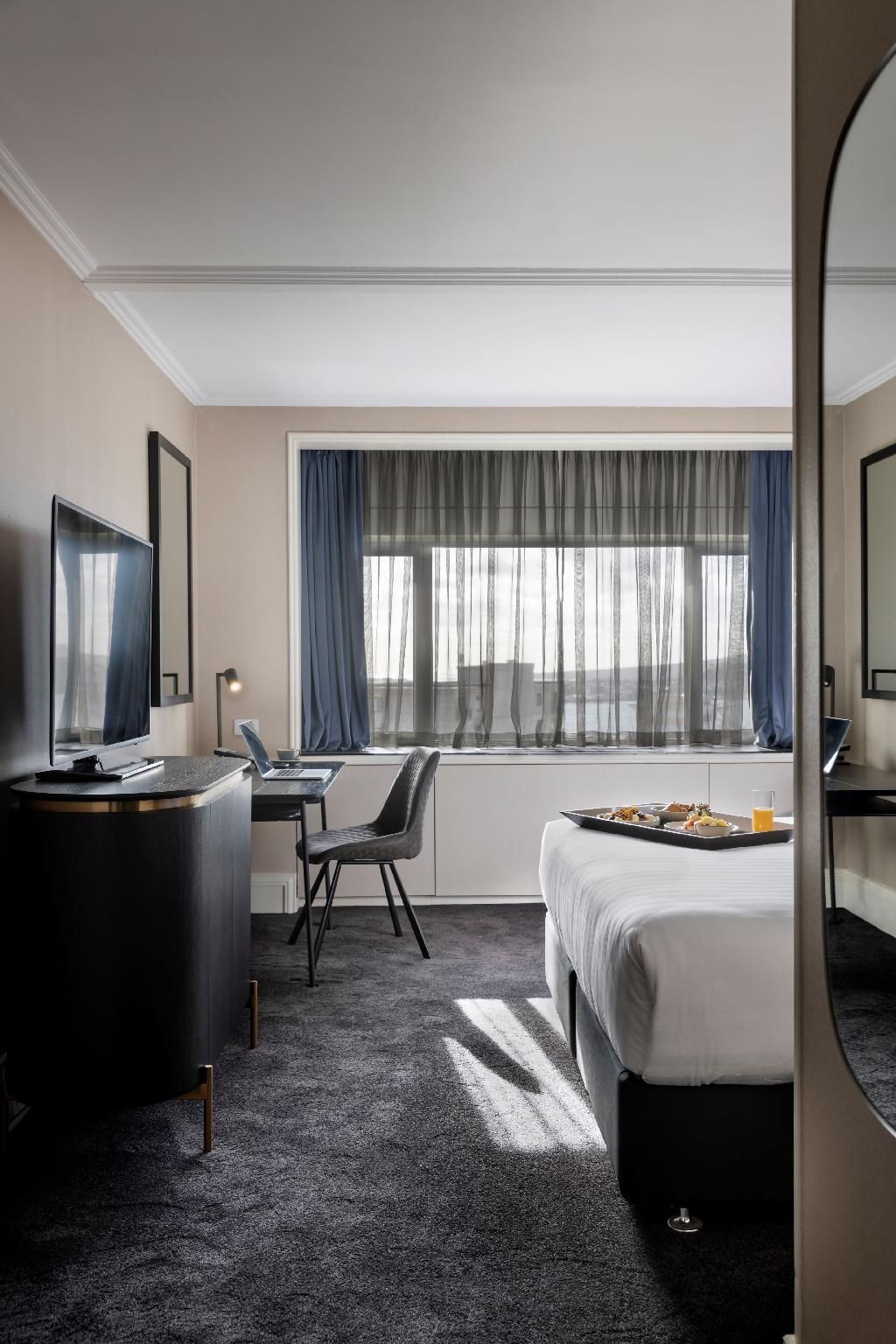 Deluxe Room 1 King Bed
