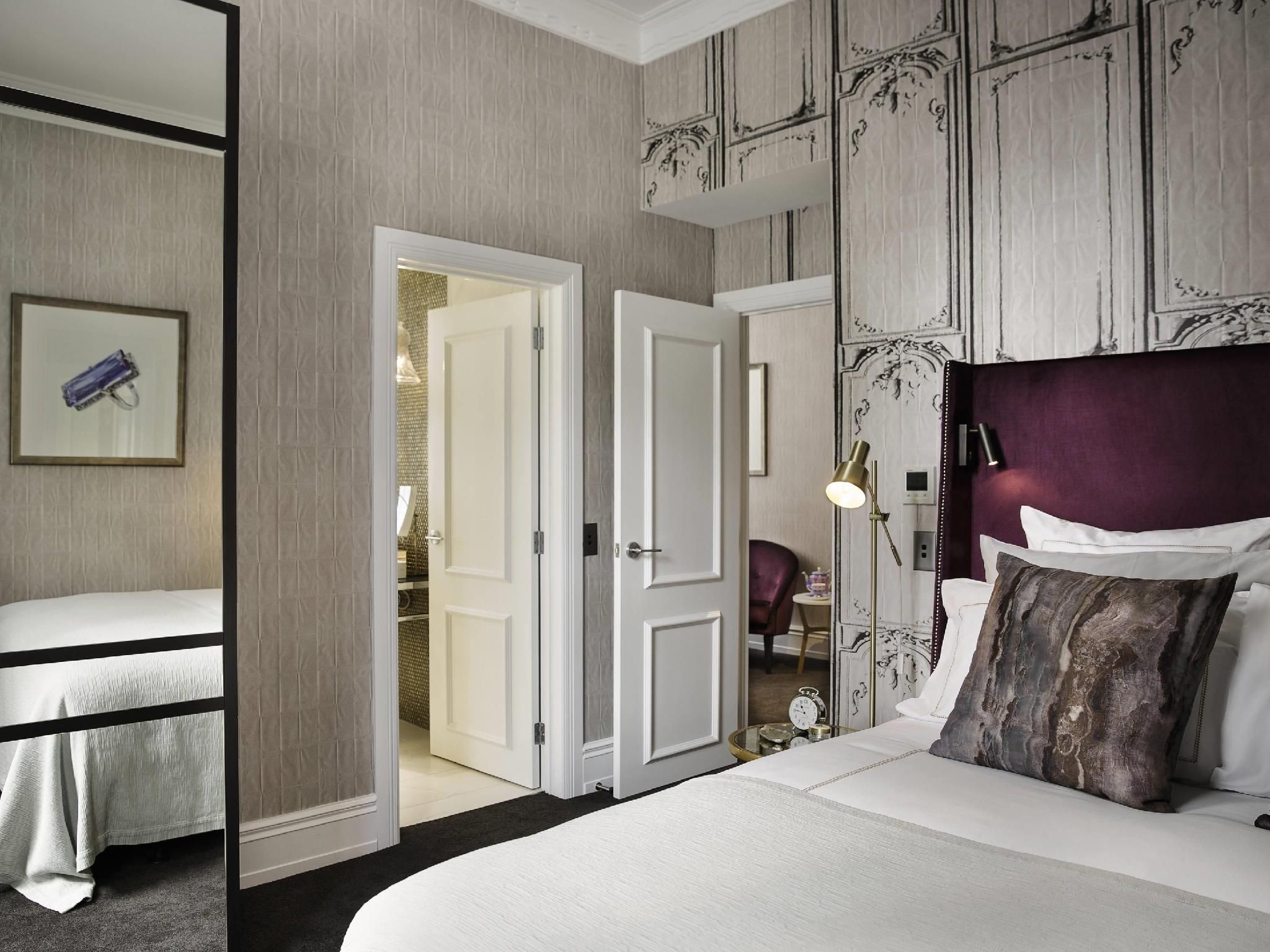 Junior Suite - 1 King Bed