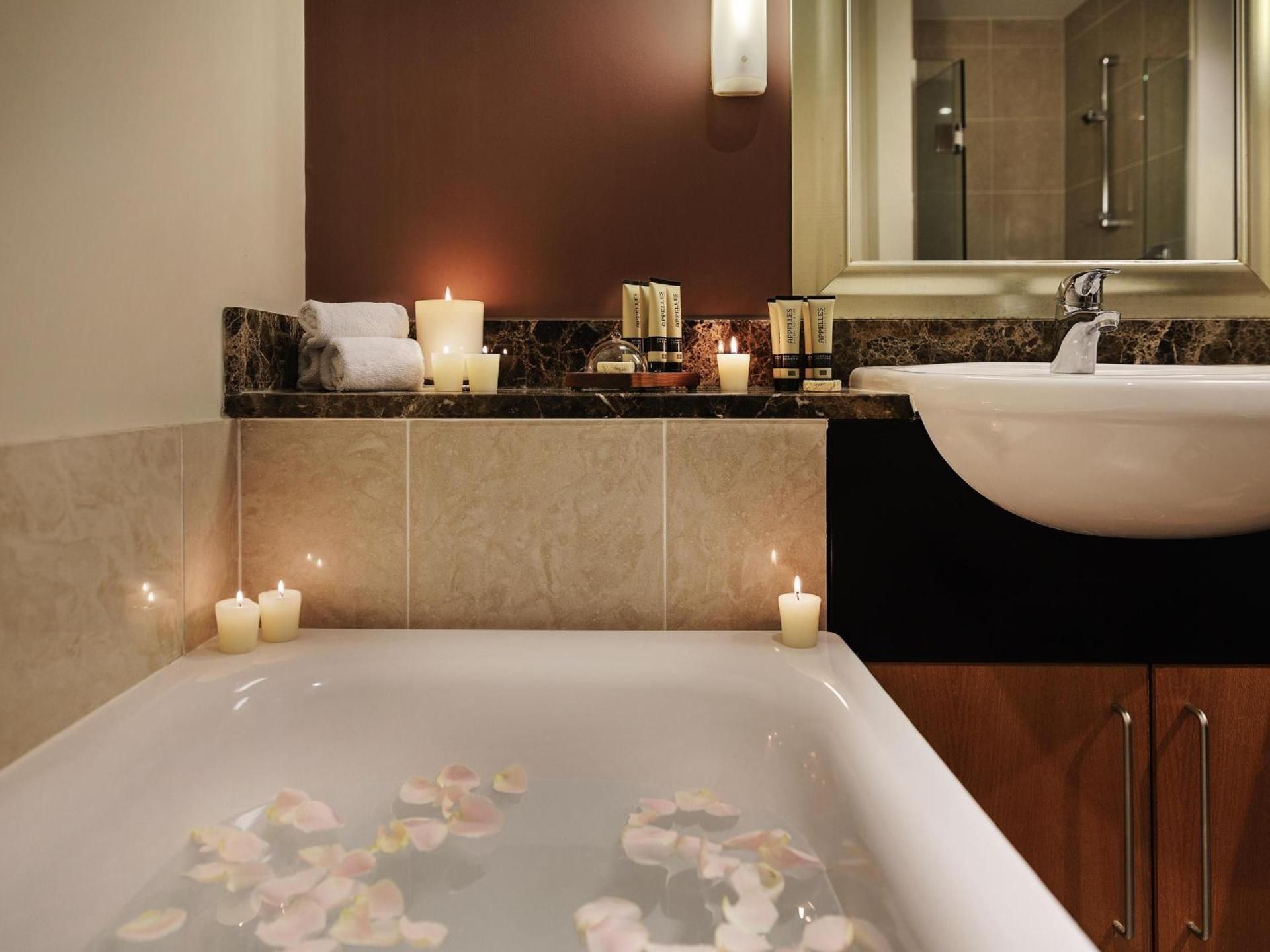 1 Bedroom Suite Queen Bed