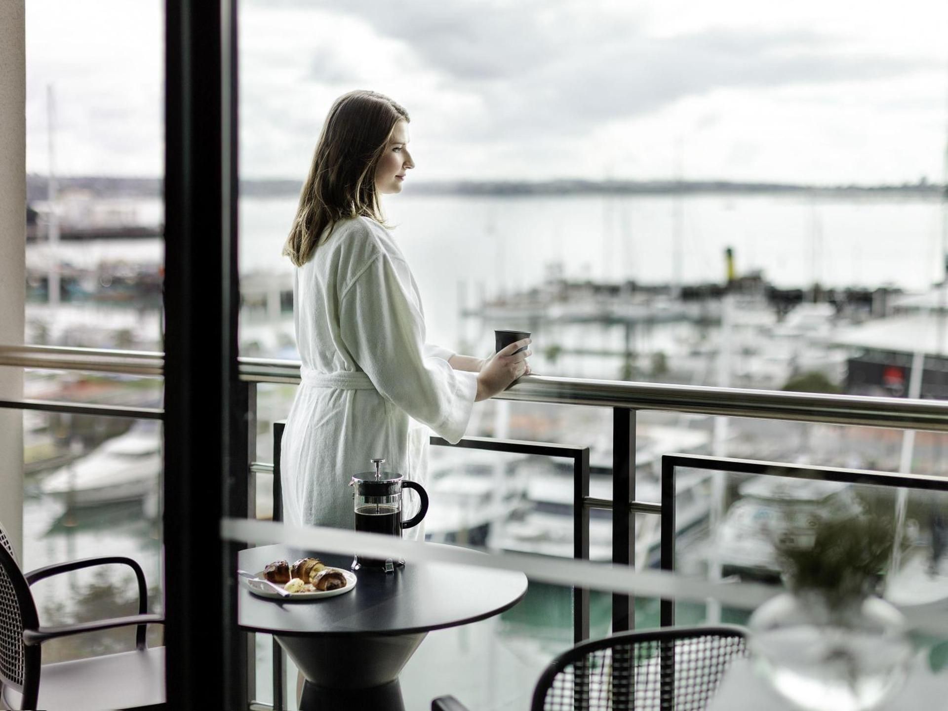 One-Bedroom Deluxe Executive Queen Room