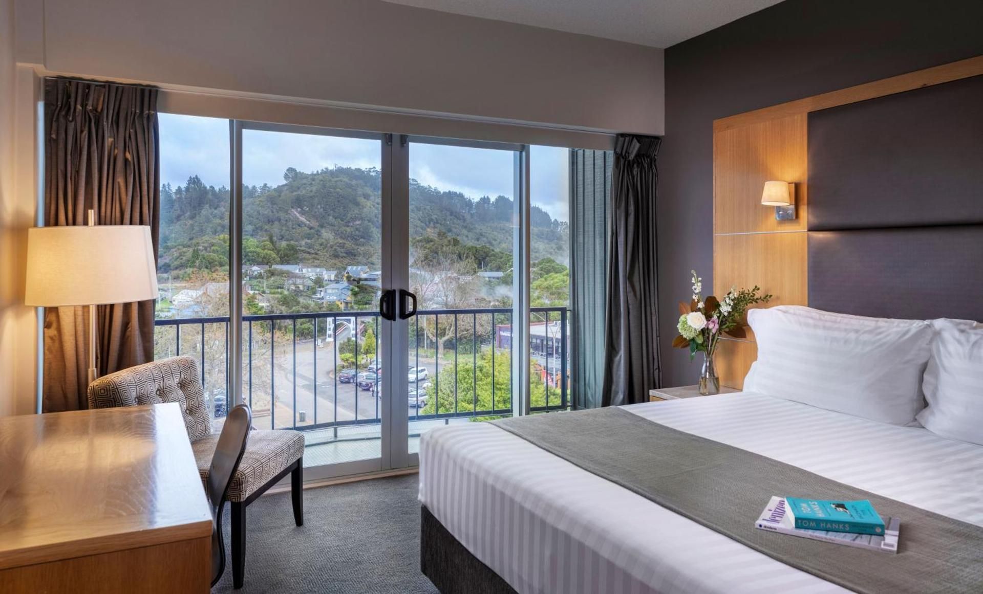 Valley Deluxe Room King City View - Non-Smoking