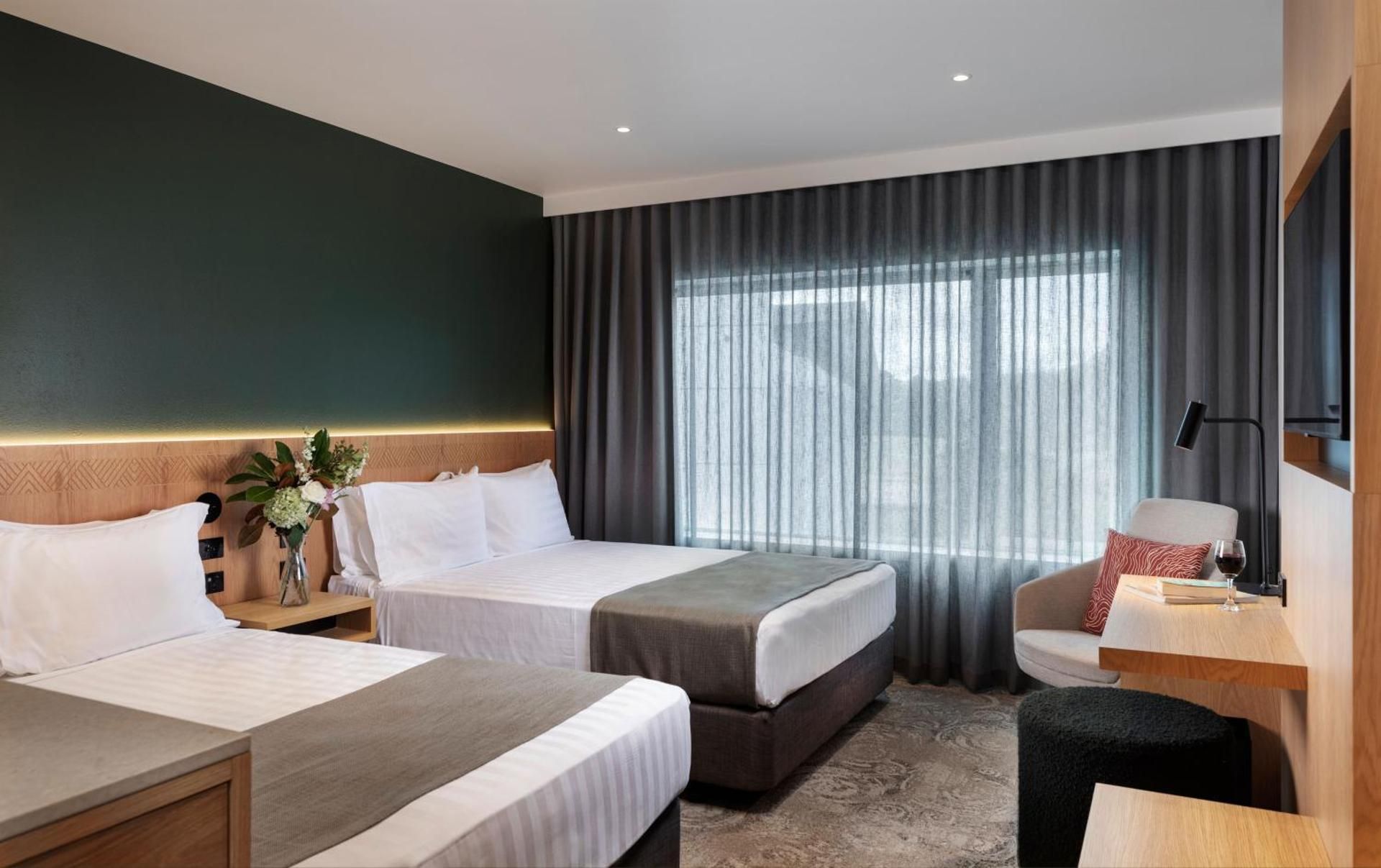 Family Package Kids Stay & Eat Free - Deluxe Queen Double Room