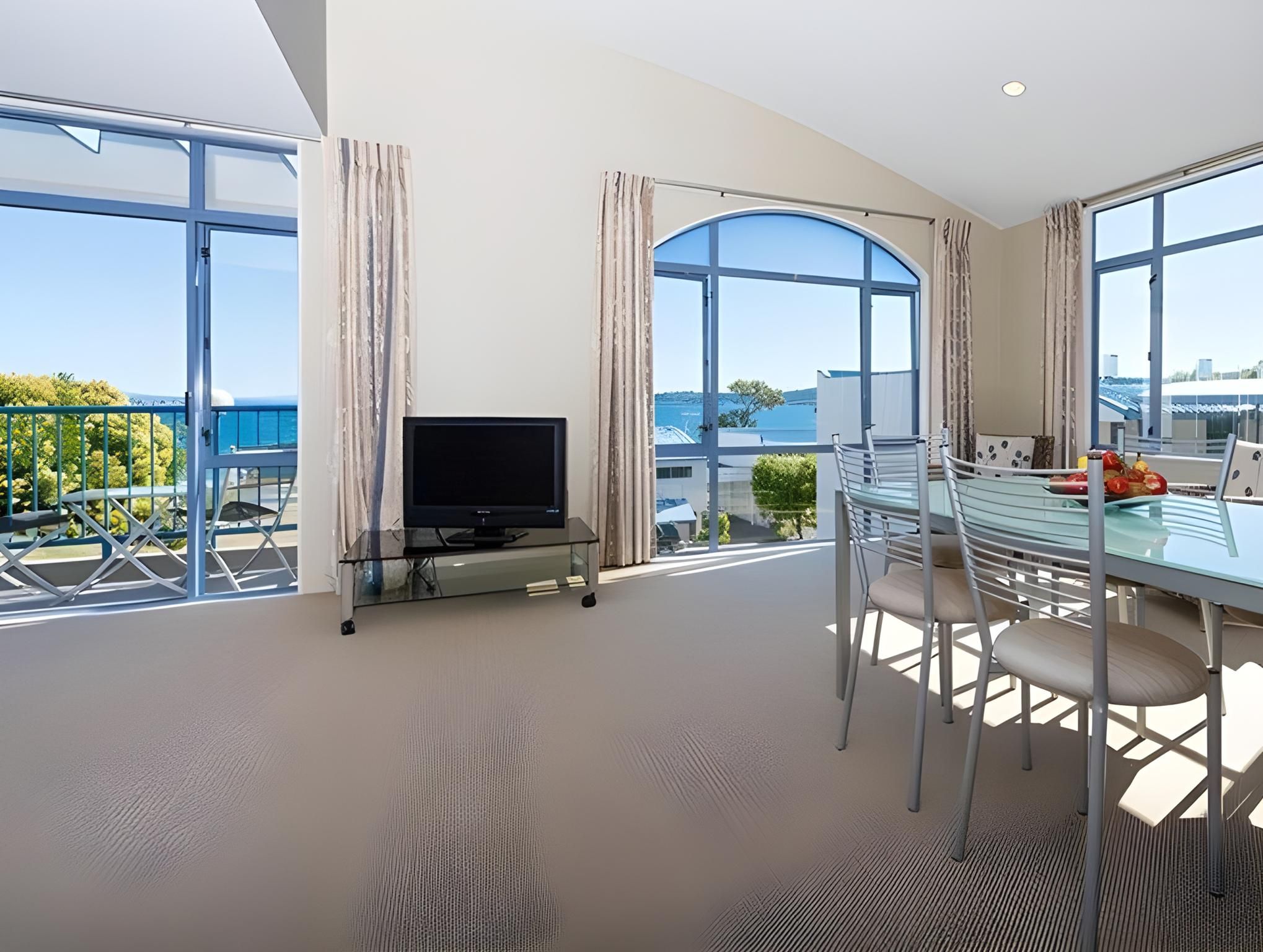 Sails on the Lake 2 Bedroom Premier Apartment 2