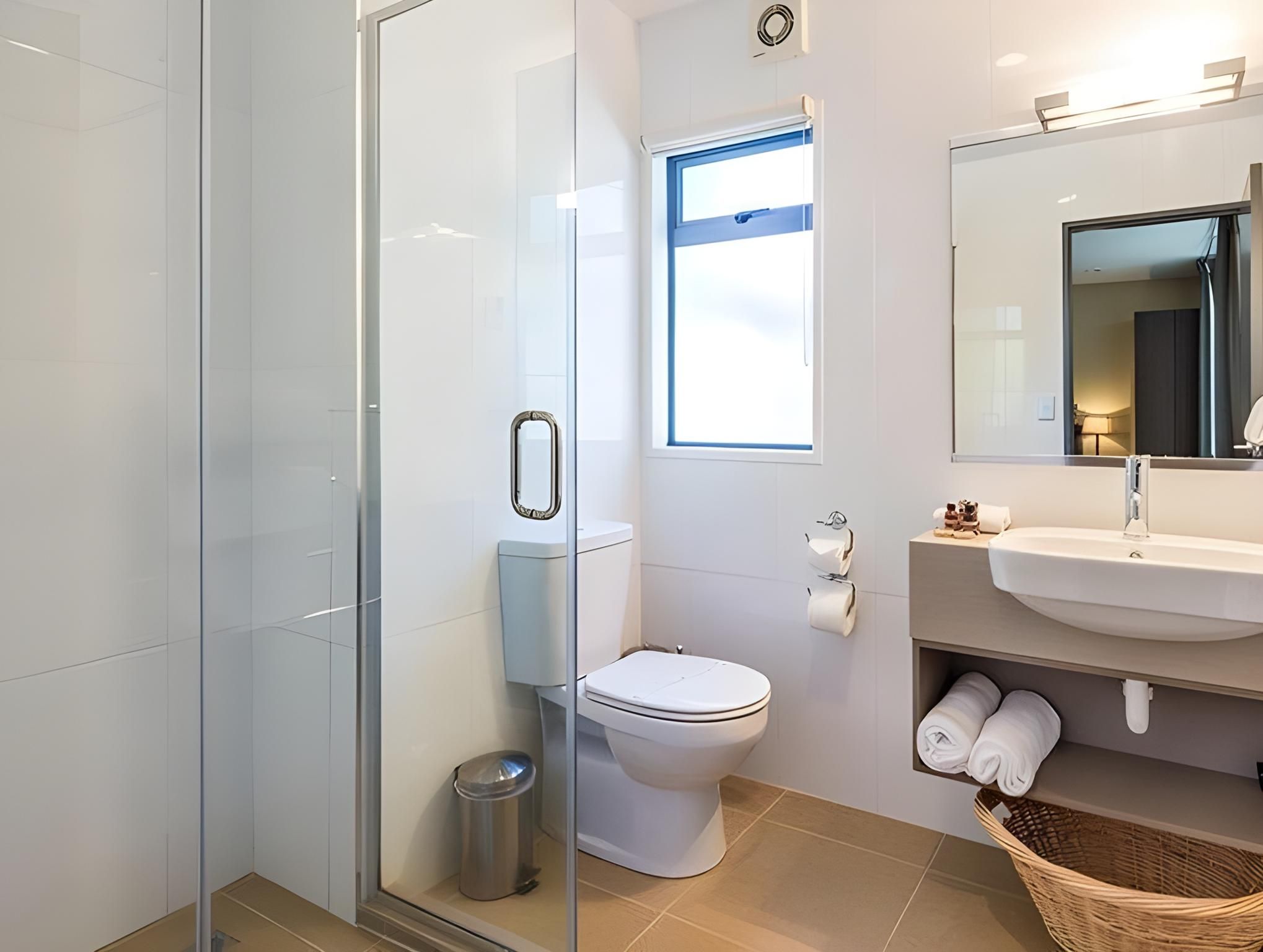 Sails on the Lake 2 Bedroom Premier Apartment