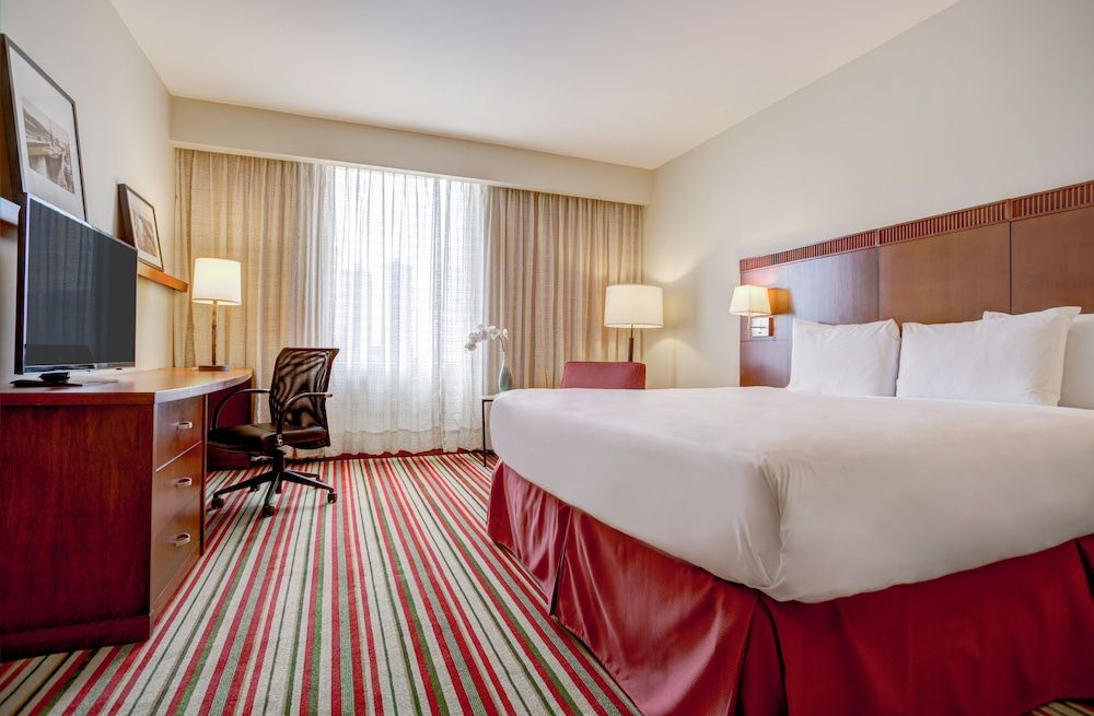 Standard Room, 1 King Bed, City View