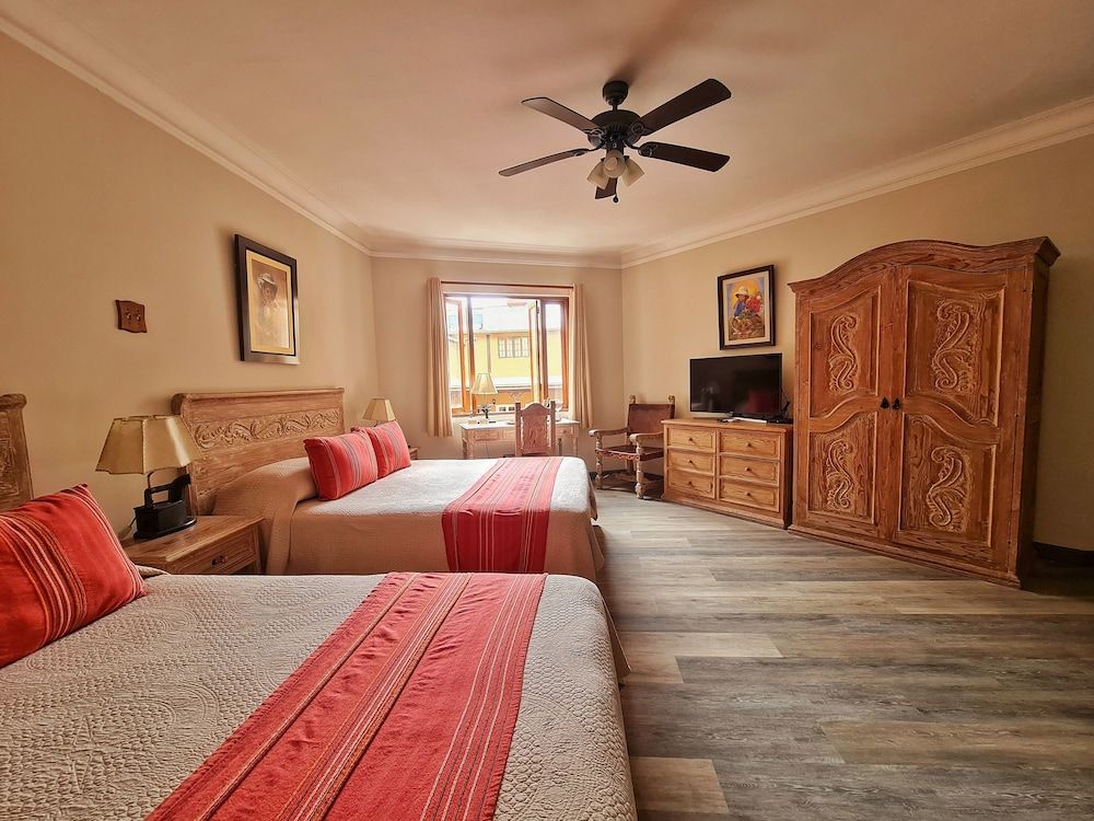 Antigua Miraflores Hotel Triple Senorial Room 4