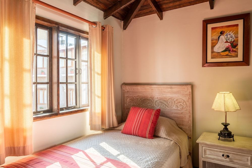 Antigua Miraflores Hotel Triple Senorial Room 11