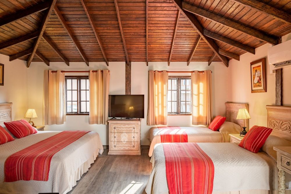 Antigua Miraflores Hotel Triple Senorial Room 14