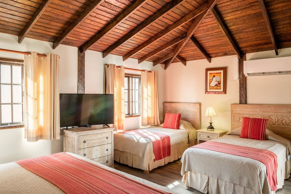 Antigua Miraflores Hotel Triple Senorial Room 15